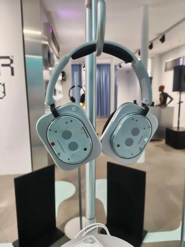 Nothing Headphone 1: ट्रांसपेरेंट डिज़ाइन में धमाकेदार साउंड का मज़ा